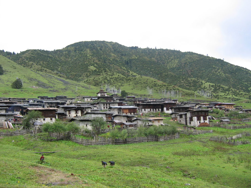 Merak to Miksateng. Approx 11 km, 633 m ascend, 1074m descend.